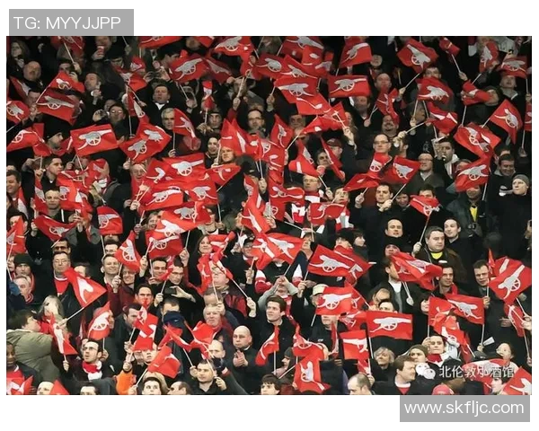 全球足坛传奇球员大合影，足球巨星云集瞬间定格历史辉煌时刻