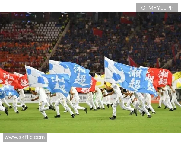 足球巨星登陆日本掀起热潮引发球迷狂欢与文化交流新篇章