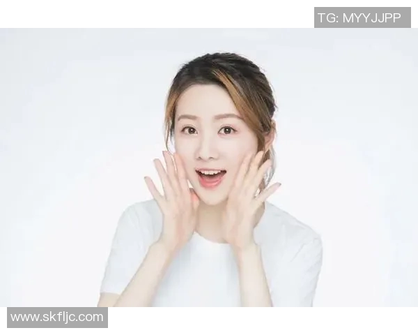 中国足球女球星风采壁纸展示展现巾帼英雄英姿与竞技魅力